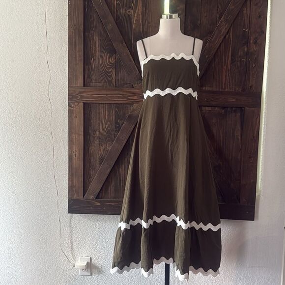 Olive Green Maxi Dress with White Trim - Picture 3 of 14